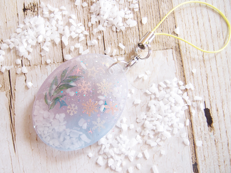 UVレジン作り方】雪の結晶チャームの作り方 - UVレジン店員が教える