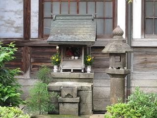 竹瓦温泉前の祠