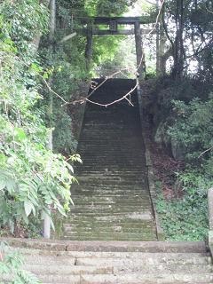 明神社への階段