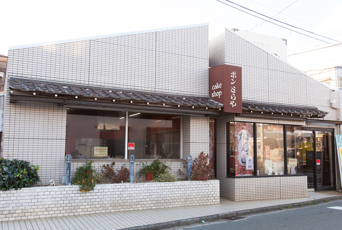 店内にだんご工房も!ボンとらや 東田店