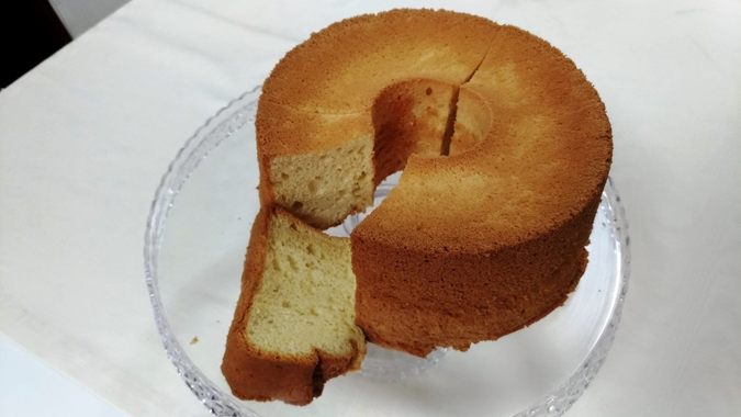 シフォンケーキ プレーン(生クリーム付き)17cm シフォンケーキ プレーン(生クリーム付き)17cm5