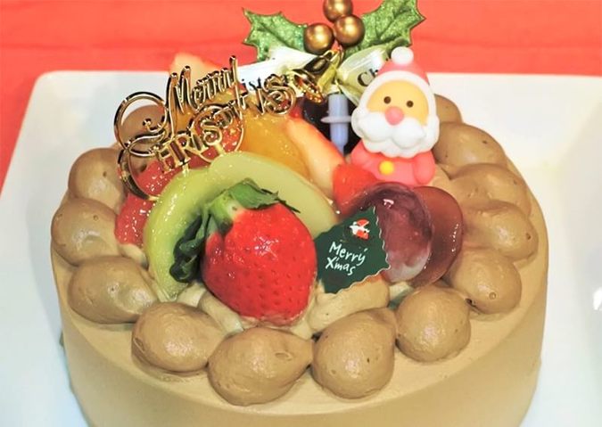 チョコ生デコレーションケーキ