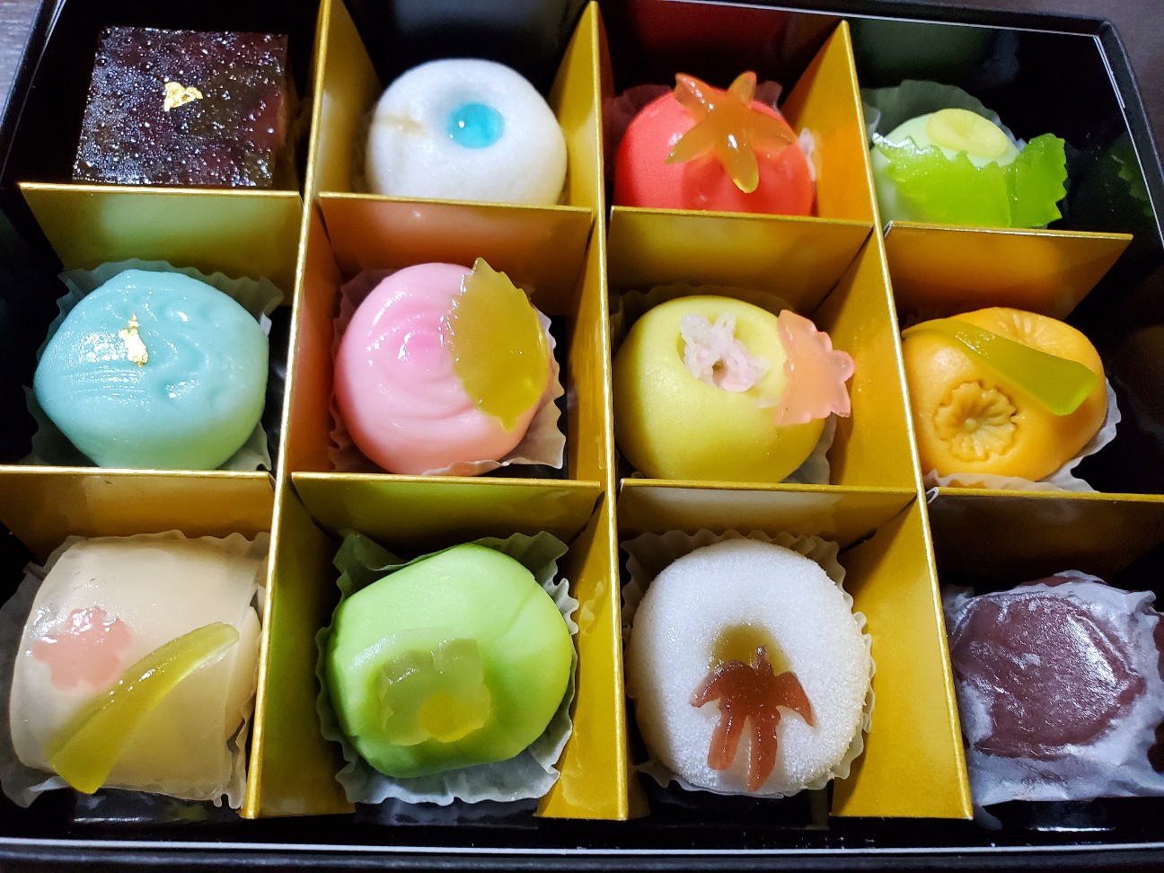 母の日に和菓子練りきりの詰め合わせを贈ったら大変喜ばれたので父の日のプレゼントにいかがでしょうか? - 厚木 海老名's diary 母の日に和菓子練りきりの詰め合わせを贈ったら大変喜ばれたので父の日のプレゼントにいかがでしょうか? - 厚木 海老名's diary