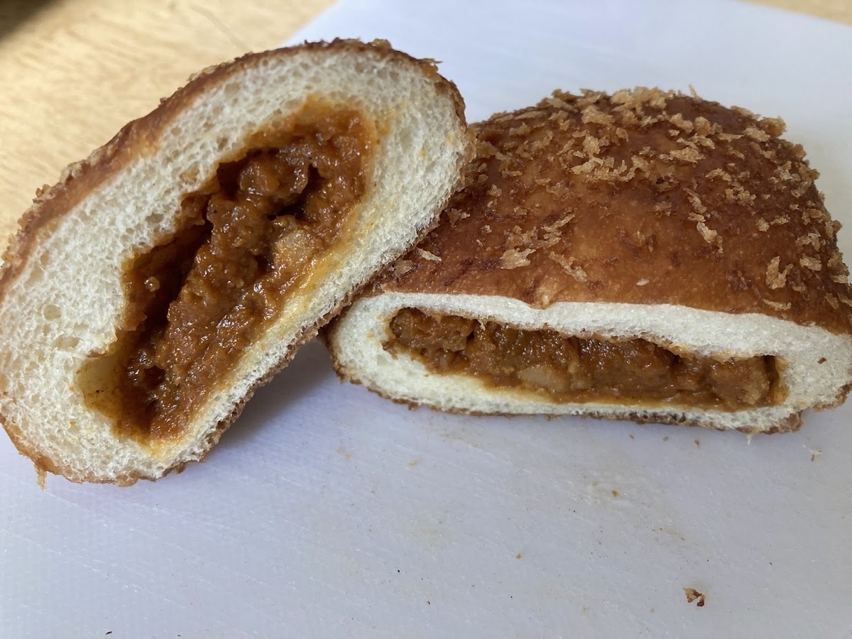 ベーカリハウスクリークのバターチキンカレーパン