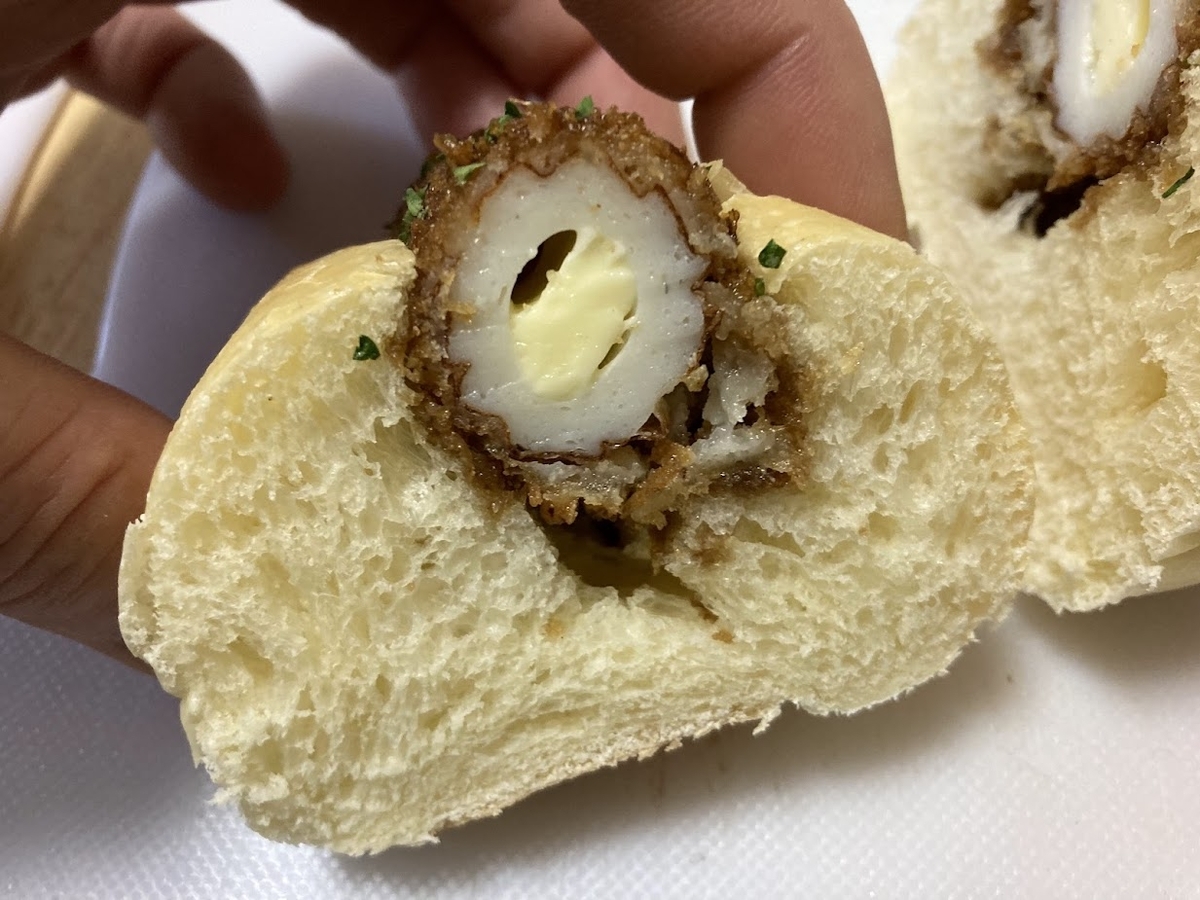 意外にもパンとの相性がバツグン！【チーズちくわパン】