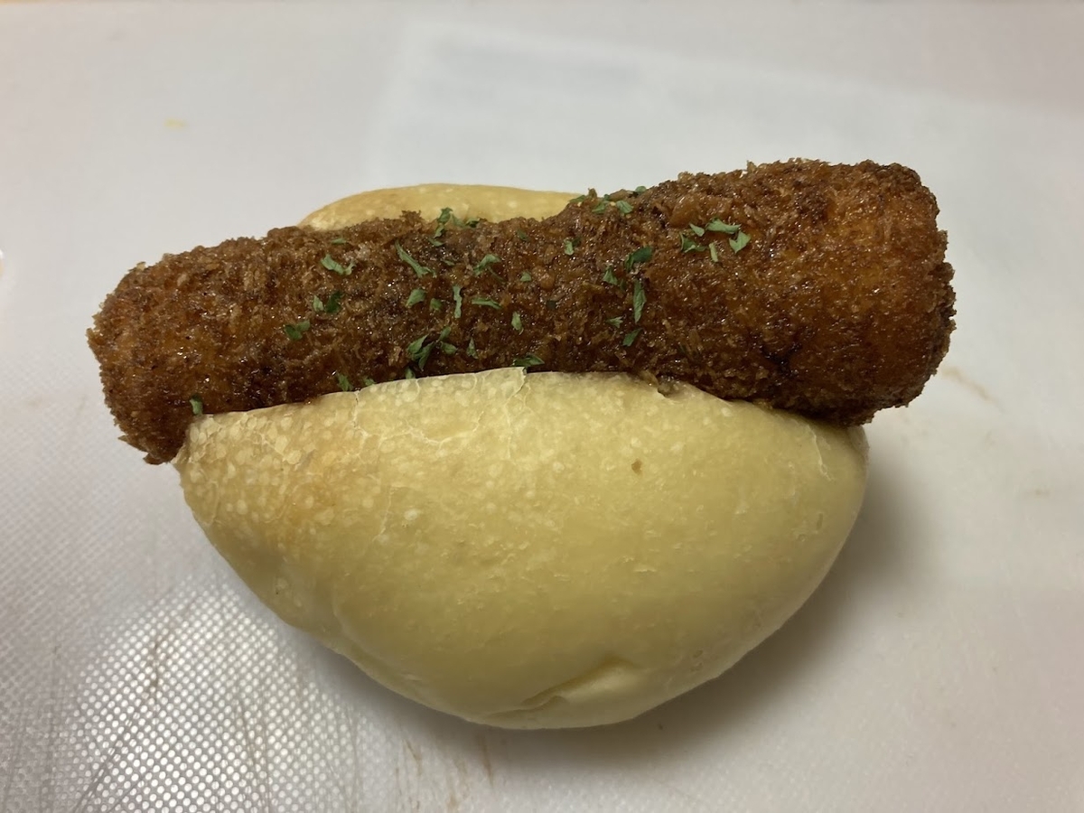 意外にもパンとの相性がバツグン！【チーズちくわパン】