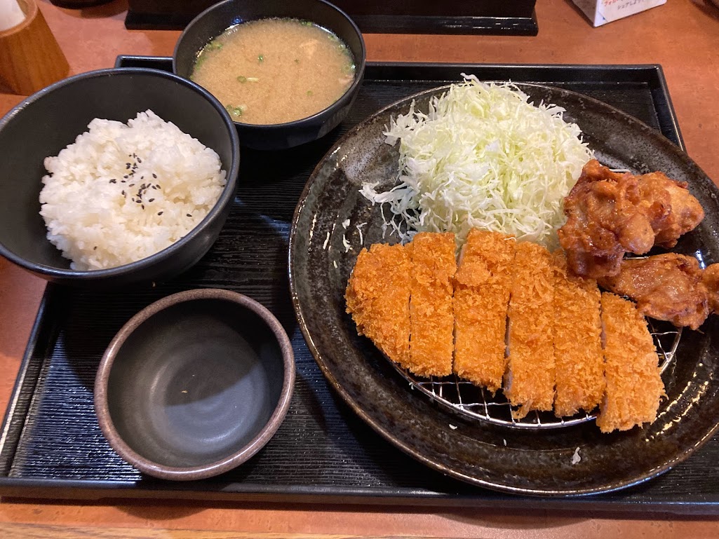 お昼はとんかつ定食