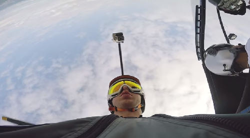 Gopro ゴープロ を付けて超高層ビルの間をムササビ人間 ウィングスーツ が飛んでいく映像が大迫力だぞっ あつきのgoproしやがれ