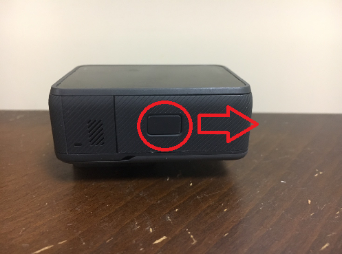 Gopro Hero6 Blackのmicrosdカードの挿入場所と向きはこうだぞっ Goprohero6 あつきのgoproしやがれ