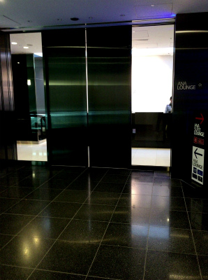 ANA LOUNGE ラウンジ　入口　羽田国際空港　東京　航空会社のラウンジ