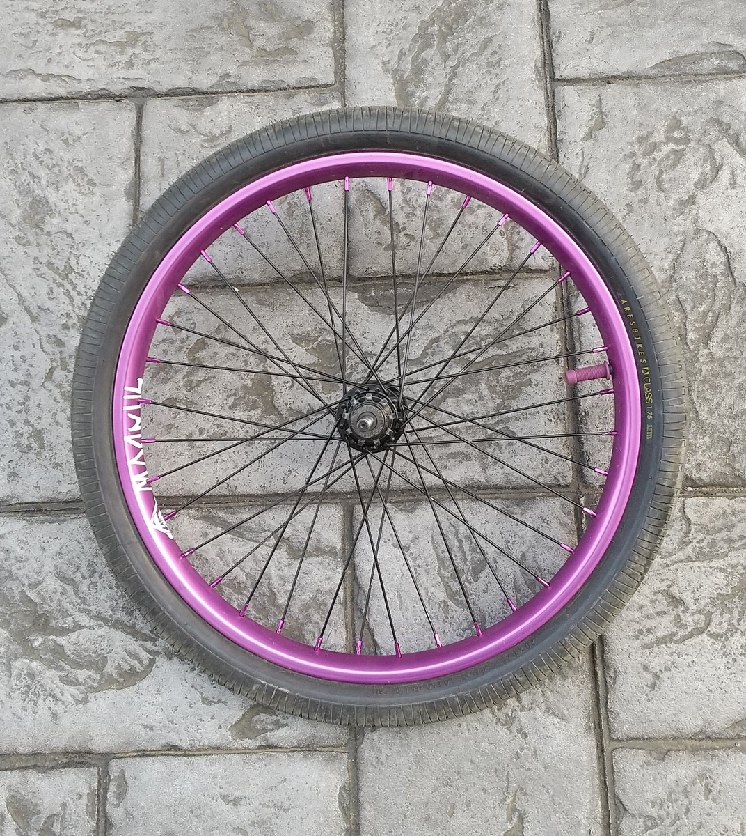 リアホイールの取り外し方 - BMXカスタム虎の巻