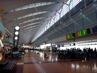 一応平日だからか空いてる羽田空港