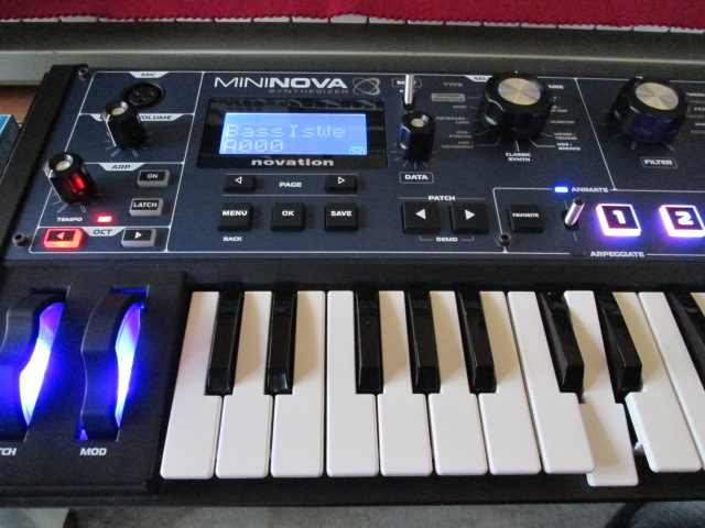 novation mininova  動作品　ジャンク扱い KEY REPAIR MININOVA - YouTube