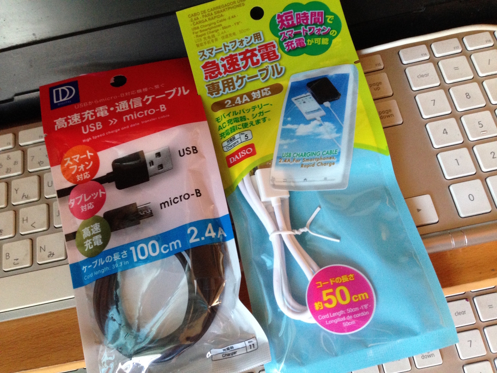 ダイソー Usb Micro B 高速充電 通信ケーブル 急速充電ケーブル 2 4a対応 うたかたの日々