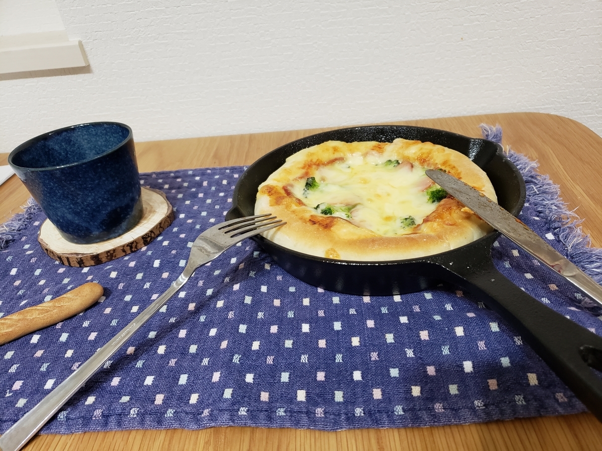 スキレットでピザ焼いてみた