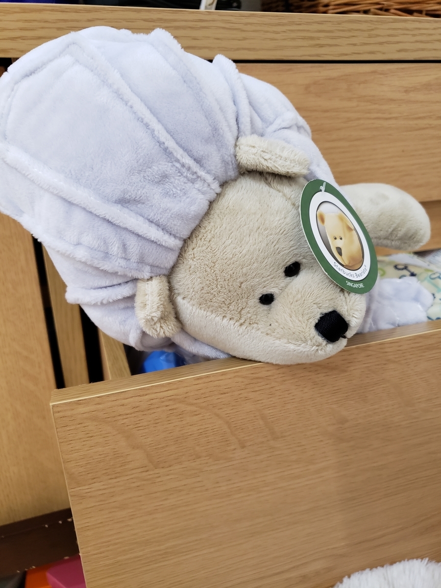 引き出しに差し込んだ人形