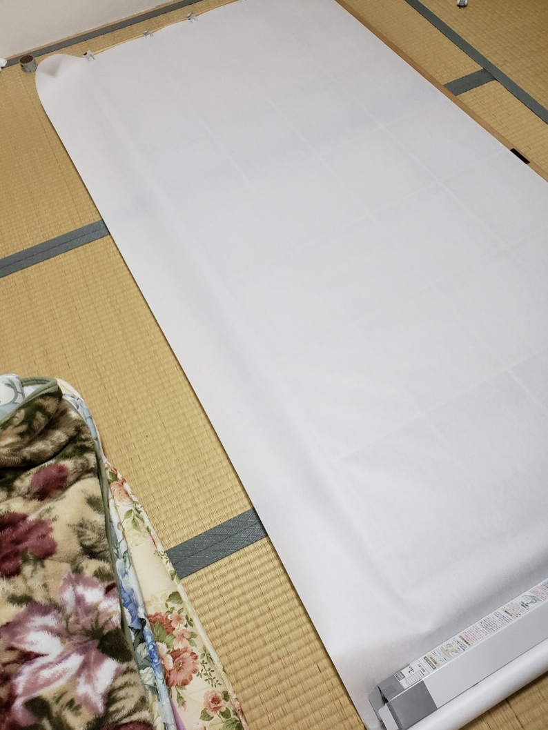 障子紙を貼っている所