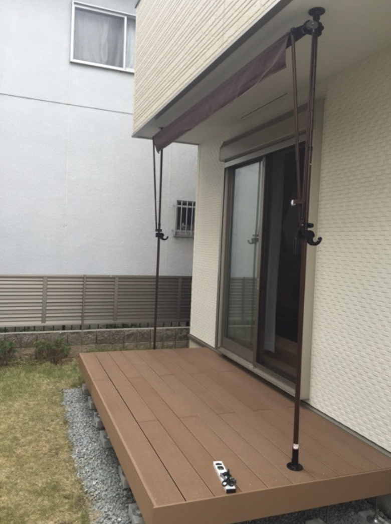 巻き上げたオーニング