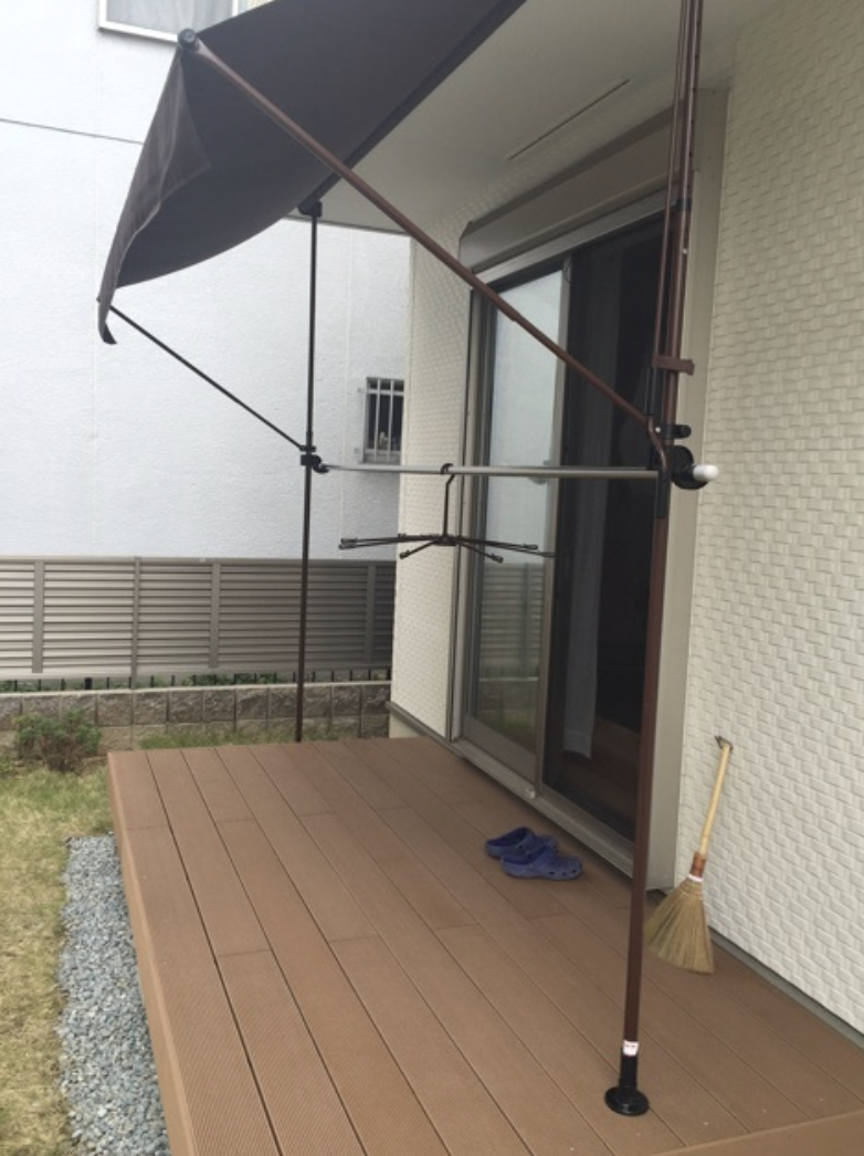 オーニングに物干し竿
