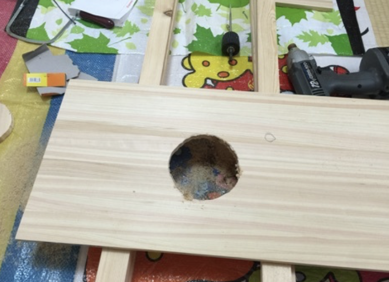 穴を開けた