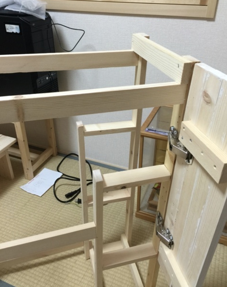 蝶番をつけた
