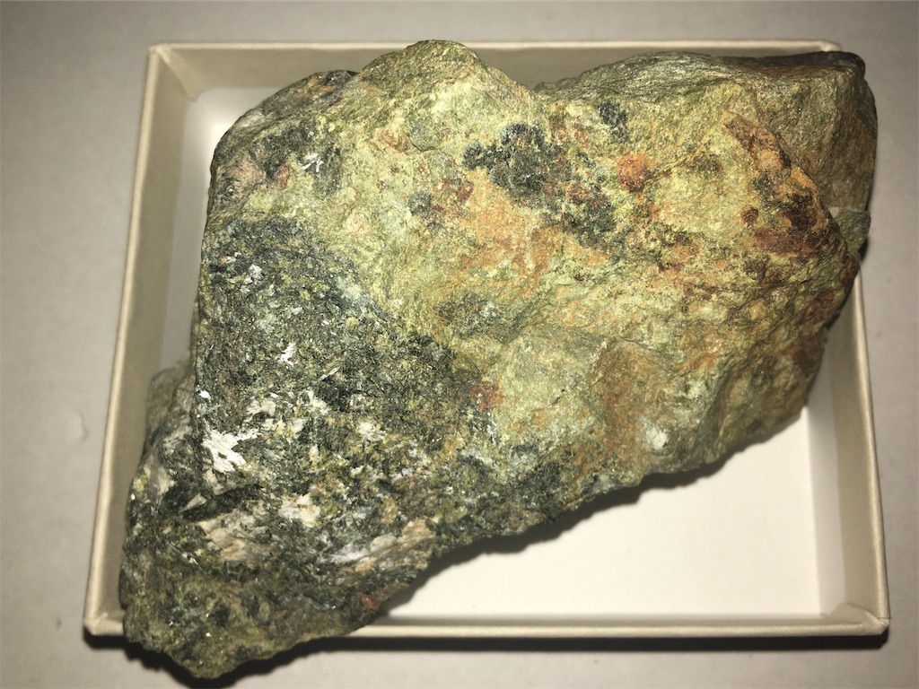 国産鉱物　秩父鉱山　緑ベスブ石　ベスブ石　ベスブアナイト　天然石　原石　鉱物　3 国産鉱物 秩父鉱山 緑ベスブ石 ベスブ石 ベスブアナイト 天然石
