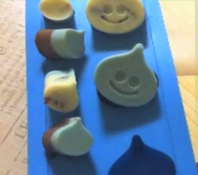 ドラクエスライムのシリコン型でチョコ作りました Ayatoのぷくぷく日記
