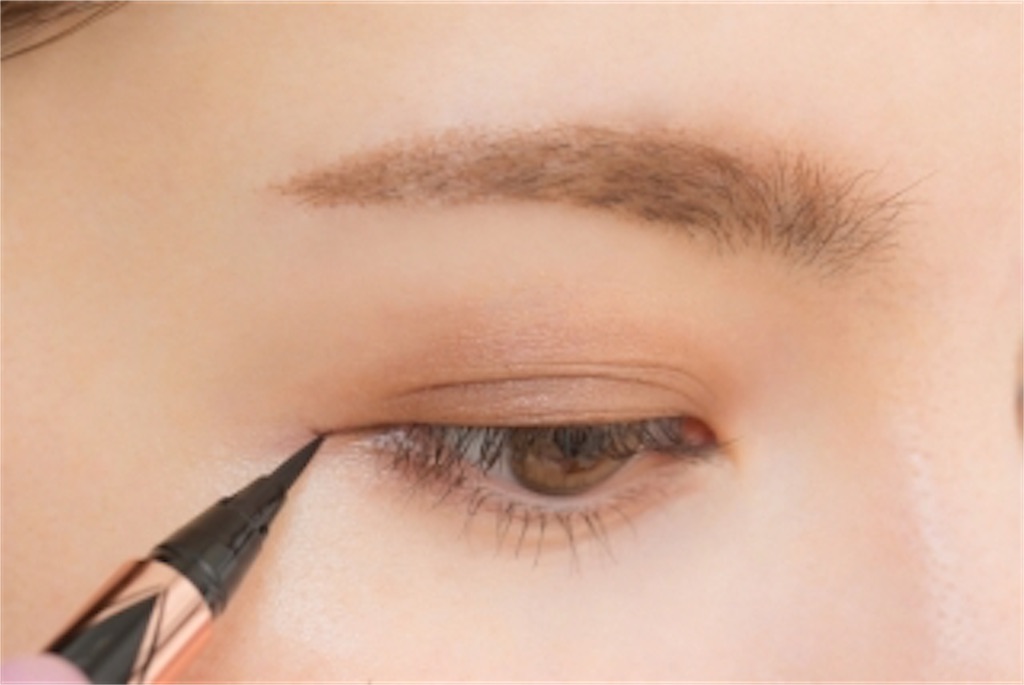 必殺 ブレない アイラインの引き方 メイクであなたもシンデレラに