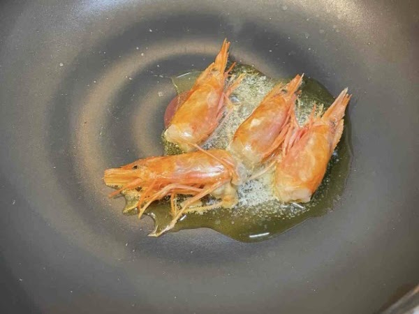 海老のトマトクリームパスタ1