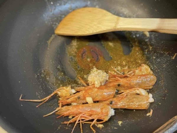 海老のトマトクリームパスタ2