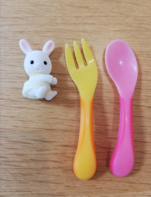 赤ちゃんスプーンの処分 思いのほか離乳食に便利だったまさかのスプーン と 現在のdaisoで100円３本セットのお気に入りスプーン くるくる天パ家族