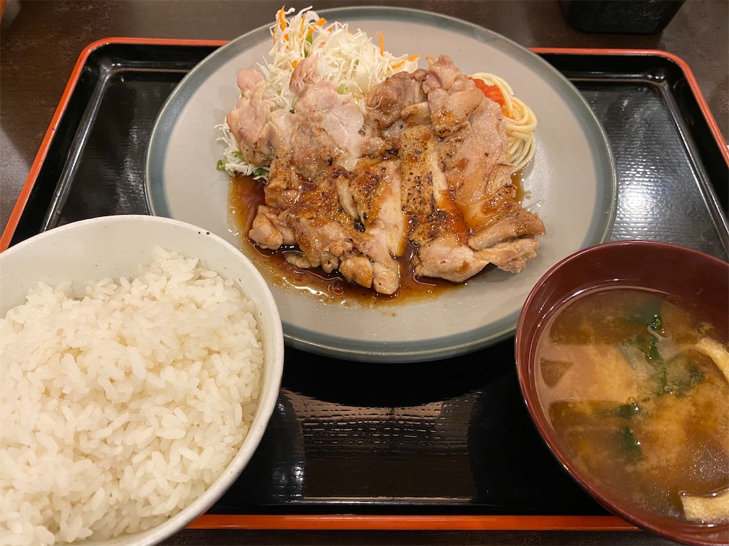今日の夕飯は モダン食堂東京厨房の チキンステーキ定食 Tomo Aki の 旅 食 酒 日記