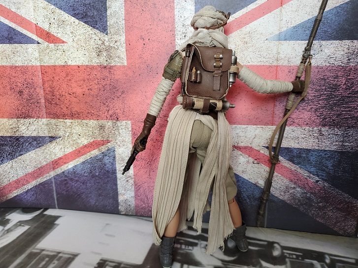 レイ(レジスタンス版)(ユニー限定)　　ホットトイズ　フォースの覚醒 Amazon.co.jp: Hot Toys 「スター・ウォーズ エピソード7