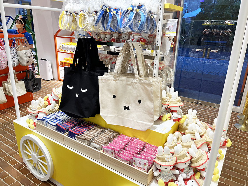 ハウステンボス限定　おうちトートバッグ(白) ナインチェカフェカフェマスコット ハウステンボス おうちトートバッグ(白) ひこうきミッフィー