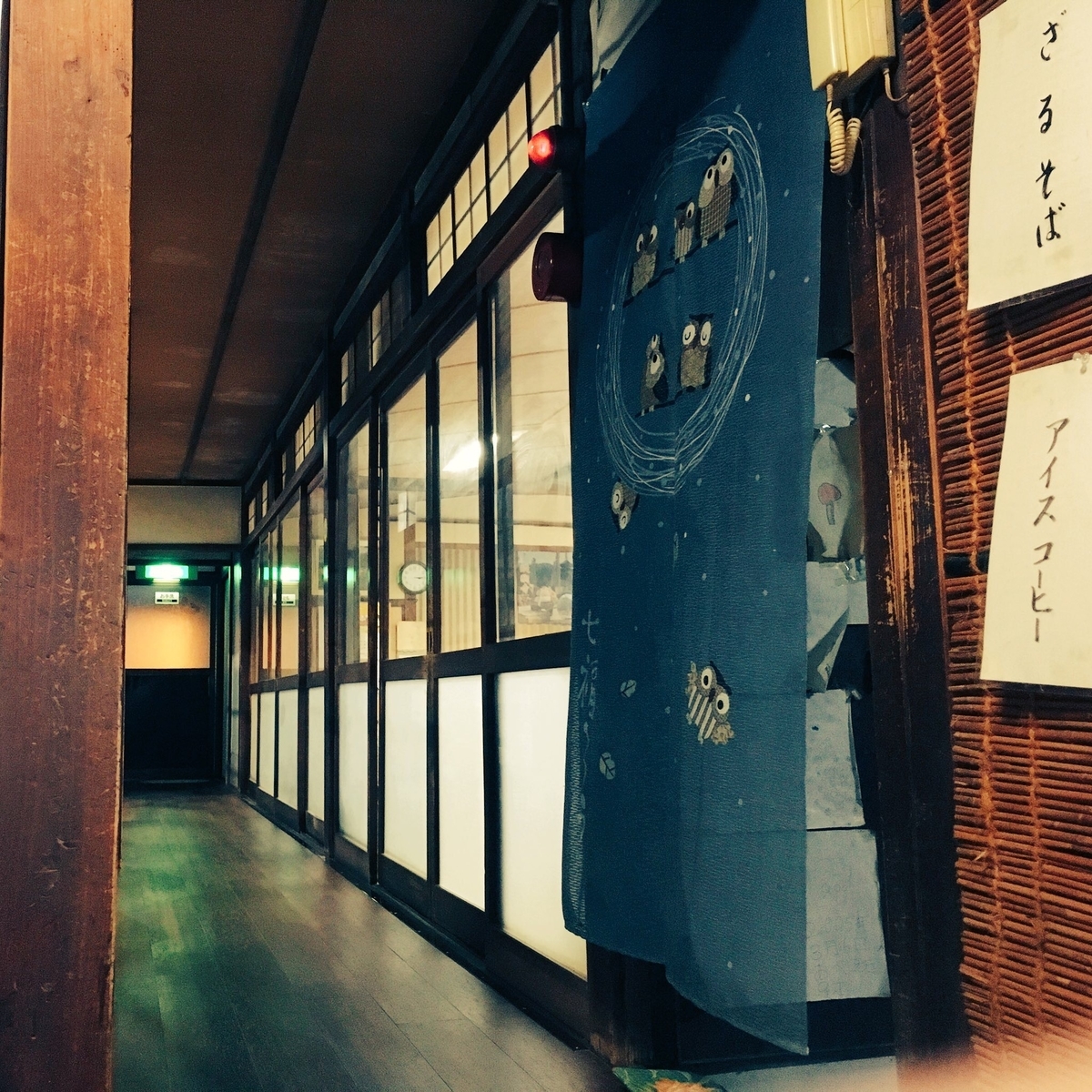 休憩室前の廊下