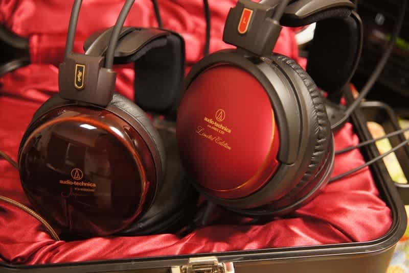 【極美品】オーディオテクニカ ATH-A900XLTD 限定カラー 緋色 緋色の限定ヘッドホン・オーディオテクニカ「ATH-A900X LTD」を岩井喬