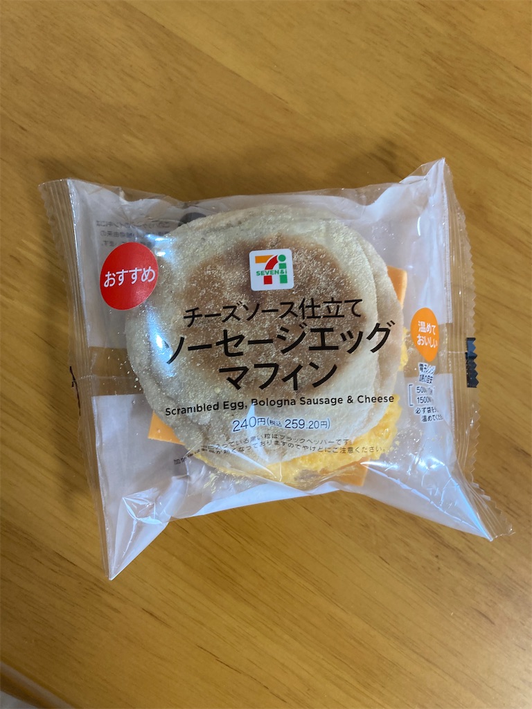 セブンイレブン】チーズソース仕立てソーセージエッグマフィンはマクド