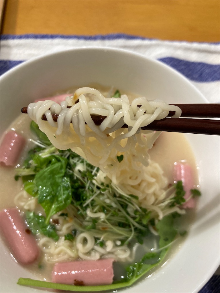 大特人気　うまかよー　鹿児島黒豚 とんこつラーメン焦がしネギ入り　おすすめ　旨い 大特人気 うまかよー 鹿児島黒豚 とんこつラーメン焦がしネギ入り
