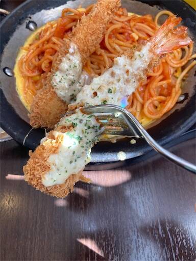愛媛・西条の人気カフェ「アルル」のエビフライてっぱんナポリタン。タルタルソースが絶品のエビフライ！