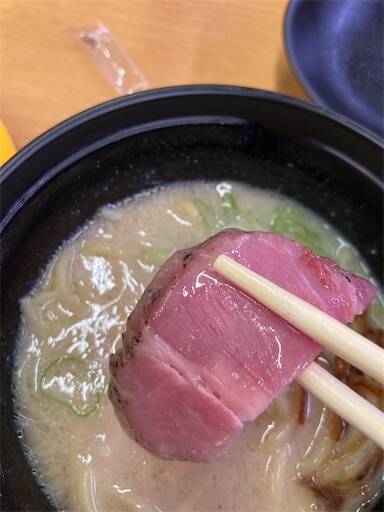 「鶏soba座銀監修クリーミー鶏白湯ラーメン」の激ウマレアチャーシュー