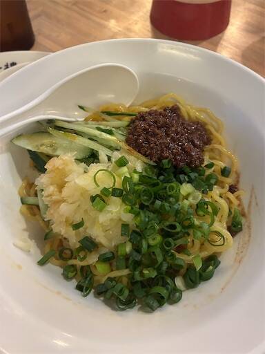 東京餃子楼 京橋店の「まぜそば」。タレと麺の絡みが絶品。