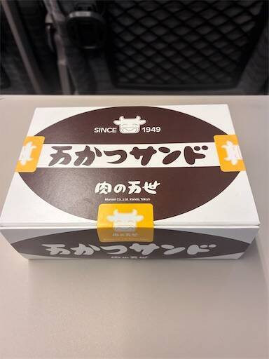 肉の万世「万かつサンド」のパッケージ外観