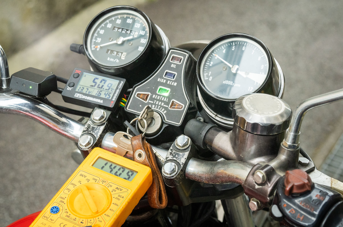 ポッシュ　ミニミニ電圧計　ヨンフォア　cb400four CB400F・発電（充電）不良？・その1 - CB400F・個人的探求の記録