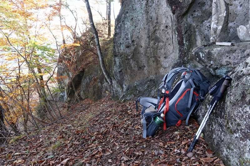 観音岩下のスペースでメシ休憩
