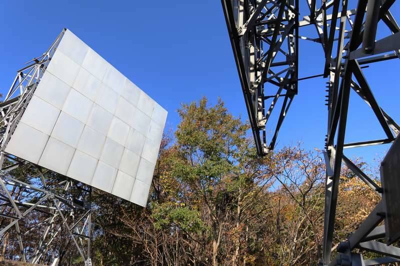 反射板へ。少し空けたスペースで小休憩に良い。