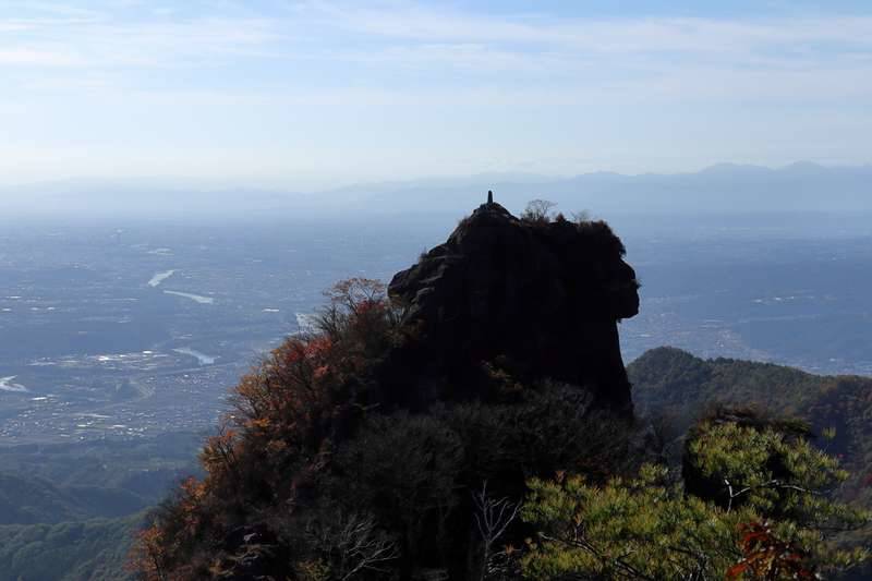自分が登ってきた獅子岩を遠くから眺めます。
