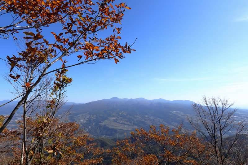 メシを食べて浅間山方面目指して下山を開始します。