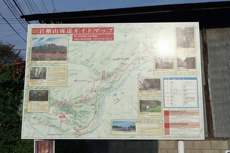 駐車場にある案内を舐めまわすように見てテンションを上げましょう。