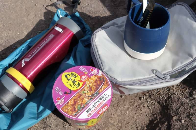 やっぱりカレーメシかよ(笑)。