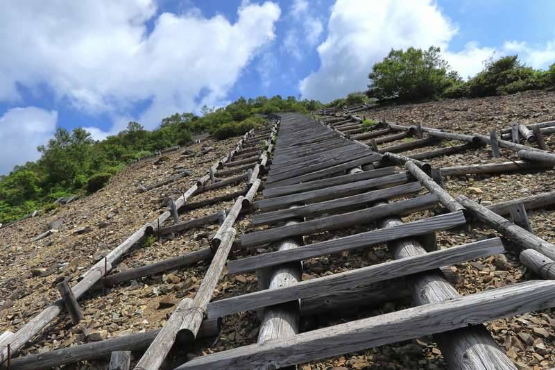 山頂までひと踏ん張り。(結構急です)